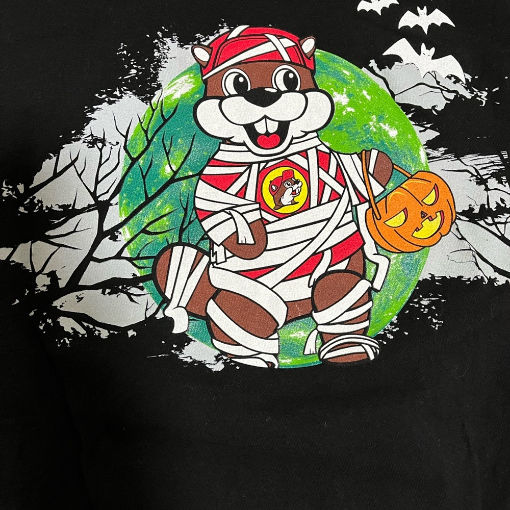 M buccees Halloween shirt